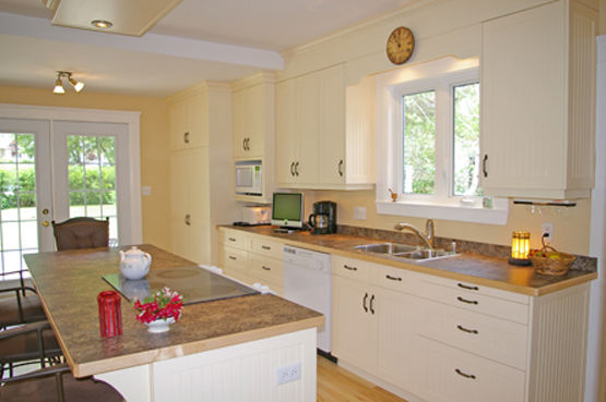 lovely spacious kitchen