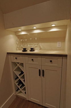 reno transforms closet into bar