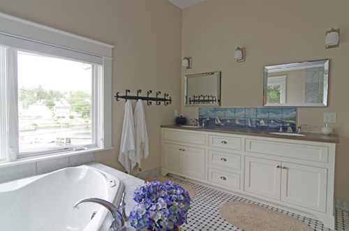 Master bathroom - white